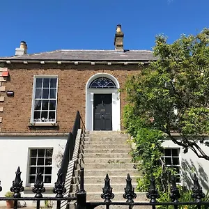 https://family-home-in-the-heart-of.dublin-hotelsweb.com